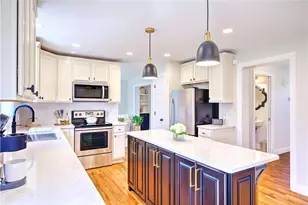 7 Court Ave, Barrington, RI 02806 - Photo 4