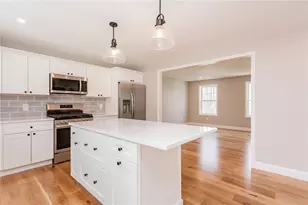 35 Glendale Ave, Tiverton, RI 02878 - Photo 4