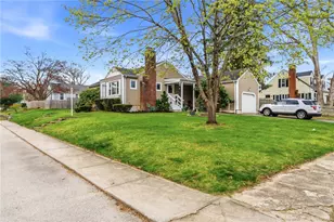40 Shortway Dr, West Warwick, RI 02893 - Photo 2