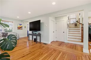 1124 Narragansett Blvd, Cranston, RI 02905 - Photo 12