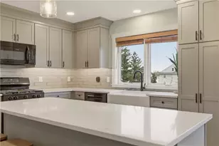 1124 Narragansett Blvd, Cranston, RI 02905 - Photo 18