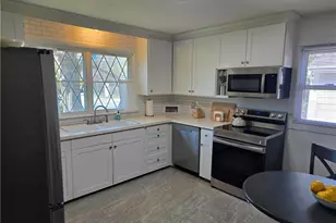 71 Kenyon Ave, South Kingstown, RI 02879 - Photo 10