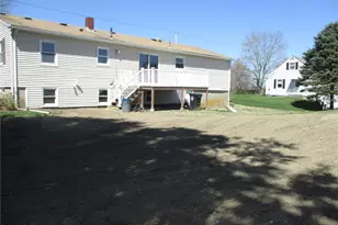 1067 Bark St, Swansea, MA 02777 - Photo 4