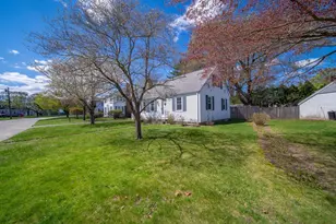 33 Pilgrim Dr, Warwick, RI 02888 - Photo 4