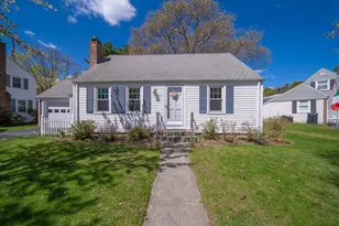 33 Pilgrim Dr, Warwick, RI 02888 - Photo 2