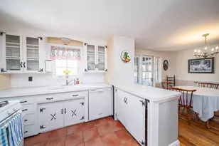 33 Pilgrim Dr, Warwick, RI 02888 - Photo 6