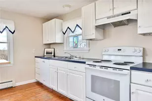 110 Houston Ave, Narragansett, RI 02882 - Photo 10