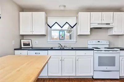 110 Houston Avenue, Narragansett, RI 02882 - Photo 8