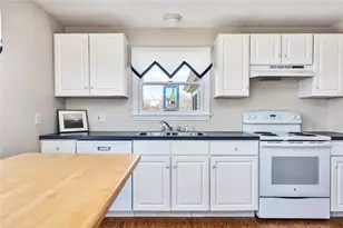 110 Houston Ave, Narragansett, RI 02882 - Photo 8