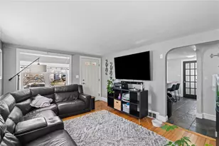 19 Annette Ave, Pawtucket, RI 02861 - Photo 4