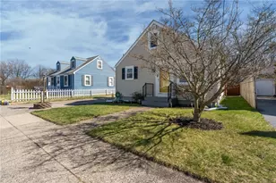 19 Annette Ave, Pawtucket, RI 02861 - Photo 2