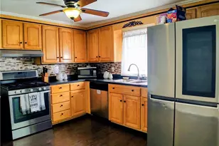 21 Urban Ave, Pawtucket, RI 02860 - Photo 4
