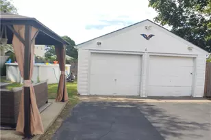 21 Urban Ave, Pawtucket, RI 02860 - Photo 24