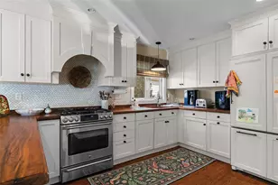 15 Hammersmith Rd, Newport, RI 02840 - Photo 4