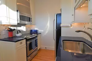 35 Chastellux Ave, Newport, RI 02840 - Photo 8