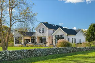 424 3rd Beach Rd, Middletown, RI 02842 - Photo 4