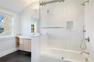 424 3rd Beach Rd, Middletown, RI 02842 - Photo 36
