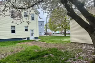 142 Carter Ave, Pawtucket, RI 02861 - Photo 4