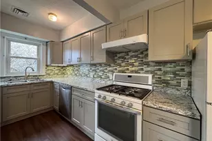 142 Carter Ave, Pawtucket, RI 02861 - Photo 12