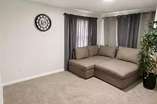85 Pleasant St, Warwick, RI 02886 - Photo 4