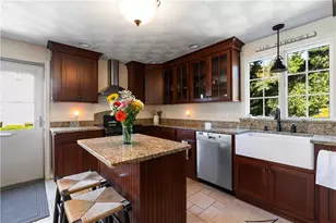 43 Academy Ave, Bristol, RI 02809 - Photo 12