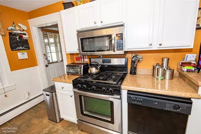 151 West Forest Avenue, Pawtucket, RI 02860 - Photo 18