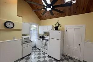 13 Newport Ave, Newport, RI 02840 - Photo 10