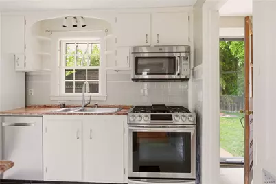 121 Prospect Street, Warwick, RI 02886 - Photo 14