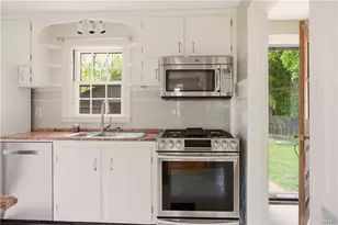 121 Prospect St, Warwick, RI 02886 - Photo 14