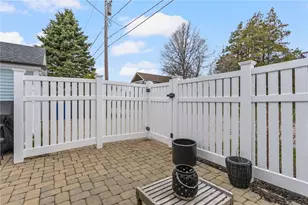 11 Eustis Ave, Newport, RI 02840 - Photo 4