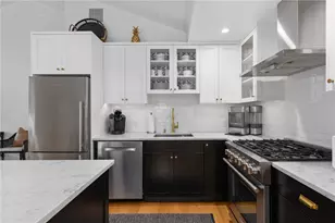 11 Eustis Ave, Newport, RI 02840 - Photo 10