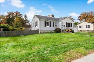 52 Merle St, Warwick, RI 02889 - Photo 2