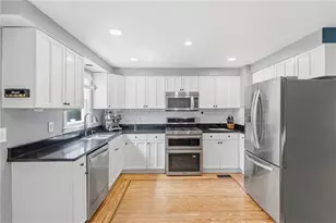 91 Evergreen St, Providence, RI 02906 - Photo 10
