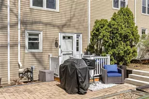 91 Evergreen St, Providence, RI 02906 - Photo 44