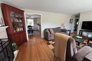 132 Scenic Dr, Cranston, RI 02920 - Photo 4