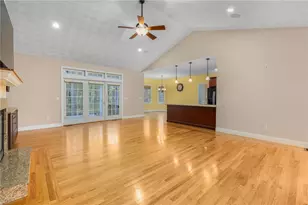 136 Rome Ct, Cranston, RI 02921 - Photo 12
