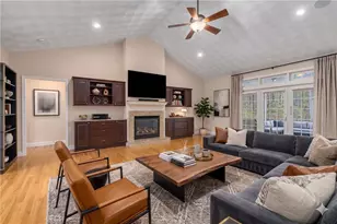 136 Rome Ct, Cranston, RI 02921 - Photo 4