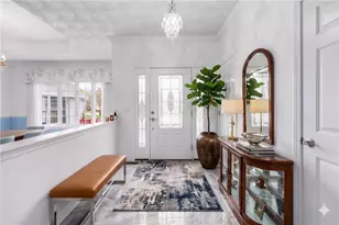 136 Rome Ct, Cranston, RI 02921 - Photo 10