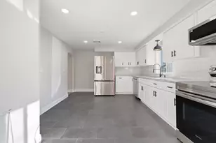 73 Tucker St, Lincoln, RI 02865 - Photo 4