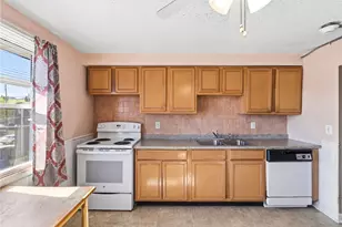 29 Woodbine St, Pawtucket, RI 02860 - Photo 8