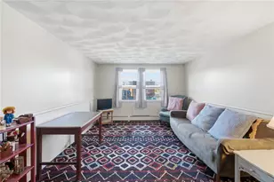 29 Woodbine St, Pawtucket, RI 02860 - Photo 4