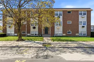 29 Woodbine St, Pawtucket, RI 02860 - Photo 1