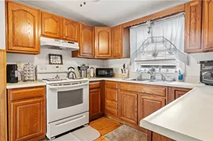 21 Brookwood Rd, Cranston, RI 02920 - Photo 6