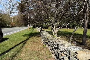 536 W Main Rd, Little Compton, RI 02837 - Photo 2