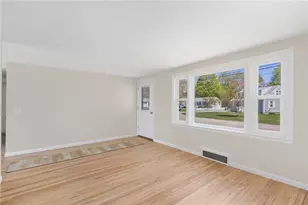 44 Ideal Ct, Warwick, RI 02818 - Photo 6