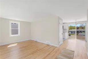 44 Ideal Ct, Warwick, RI 02818 - Photo 4