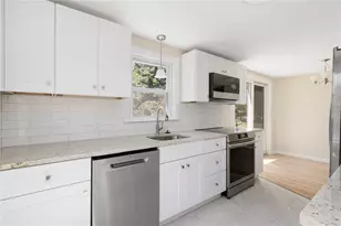 44 Ideal Ct, Warwick, RI 02818 - Photo 12