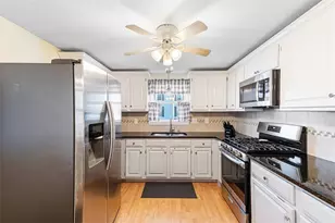 60 Greeley St, Pawtucket, RI 02861 - Photo 6