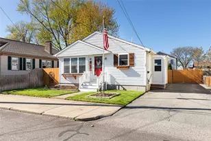 60 Greeley St, Pawtucket, RI 02861 - Photo 2