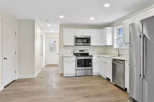 24 Blackburn St, Warwick, RI 02886 - Photo 6